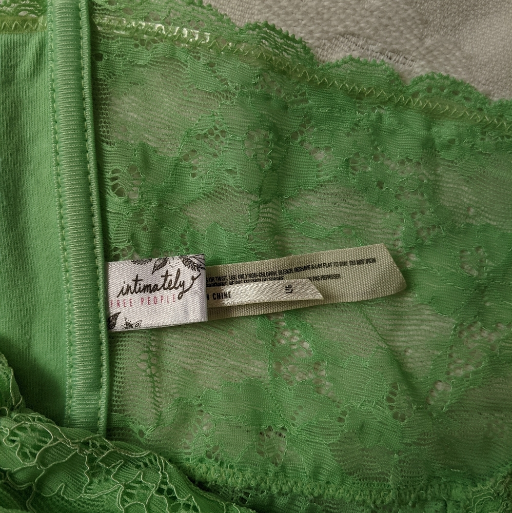 FREE PEOPLE - Intimately FP Galloon Lace Green Scalloped Cropped Bandeau Bra L - Picture 6 of 11